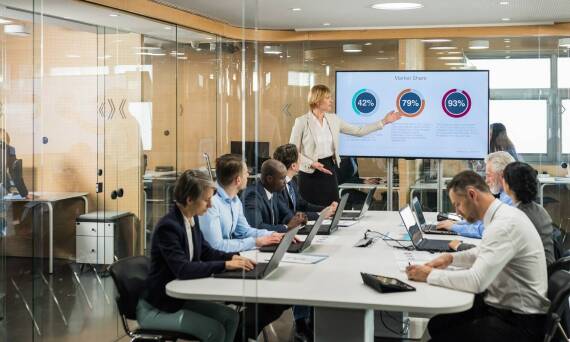 Znaczenie licencji i certyfikatów w zapewnieniu jakości transportowych usług