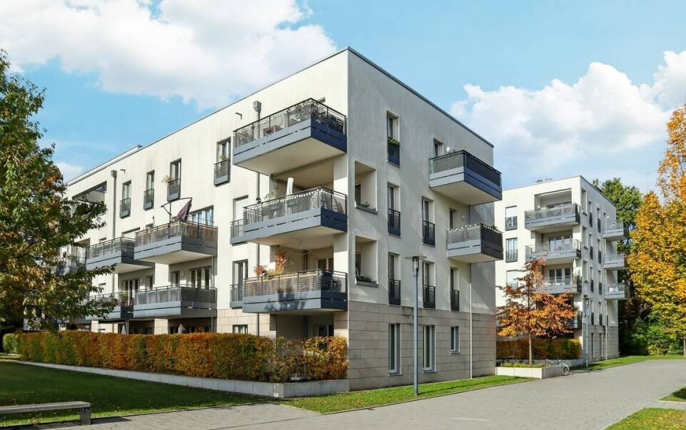 Czy pompy ciepła sprawdzają się w dużych mieszkalnych budynkach?