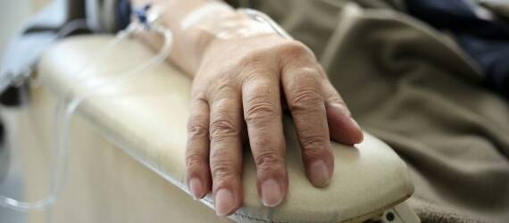 Czy witaminowe kroplówki mogą wspierać leczenie bólu stawów?