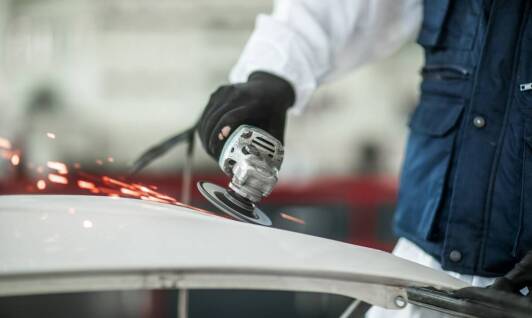 Jak efektywne jest wyciąganie wgnieceń po parkingowych szkodach?