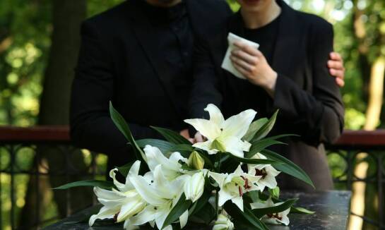 Co warto wiedzieć o świeckiej organizacji pogrzebu?