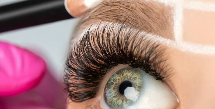 Laminacja brwi: sposób na trwały efekt zadbanych brwi