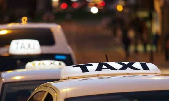 Bezpieczeństwo i serwisowanie floty w taxi w Prażmowie – co oferujemy klientom?