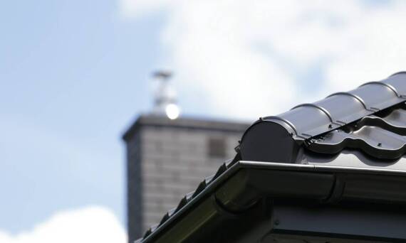 Nowoczesne rozwiązania w systemach rynnowych: integracja PVC i stali