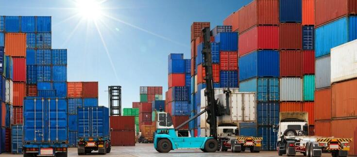 Znaczenie wynajmu i sprzedaży kontenerów dla sektora logistycznego.