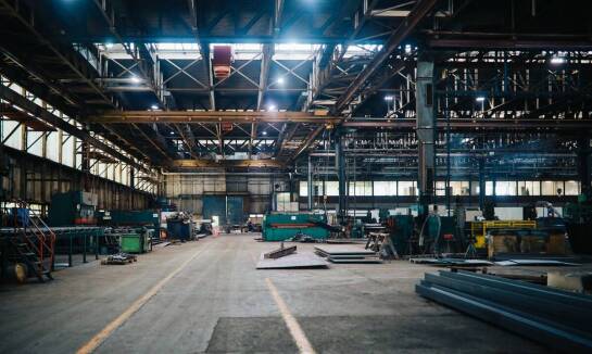 Wpływ projektów aluminiowej hali na rozwój nowoczesnego przemysłu