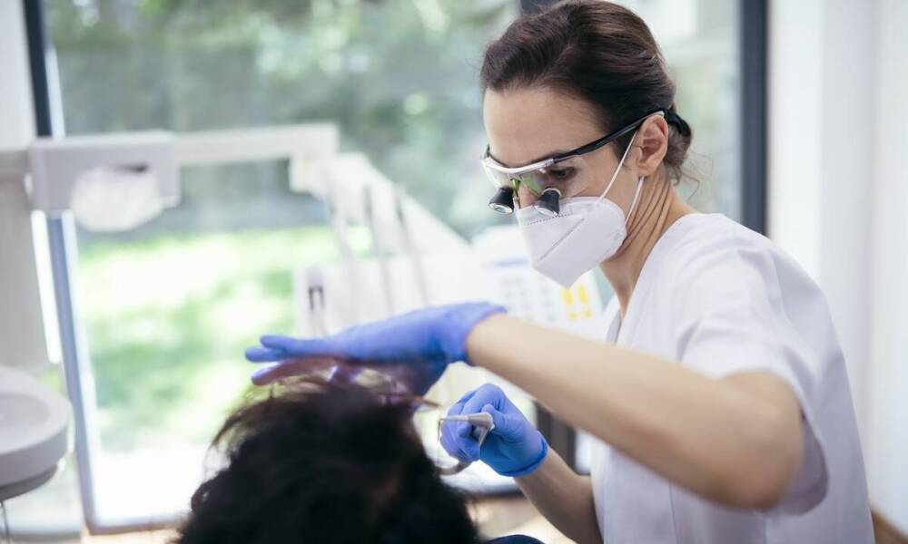 Jakie są najczęstsze przyczyny utraty zębów i jak dentyści w Gdyni im przeciwdziałają?