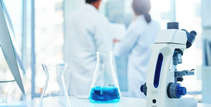 Dlaczego warto inwestować w szkolenia dla personelu laboratoryjnego zgodnego z normą PN-EN ISO 15189?