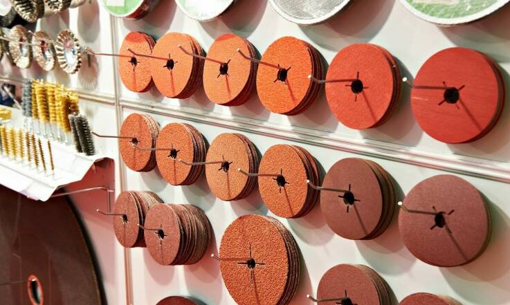 Jakie są najczęstsze błędy przy projektowaniu reklamowych standów?