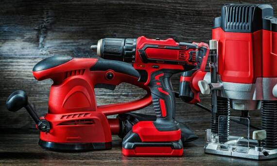 Łańcuchowe piły na baterie – przewaga nad innymi rozwiązaniami