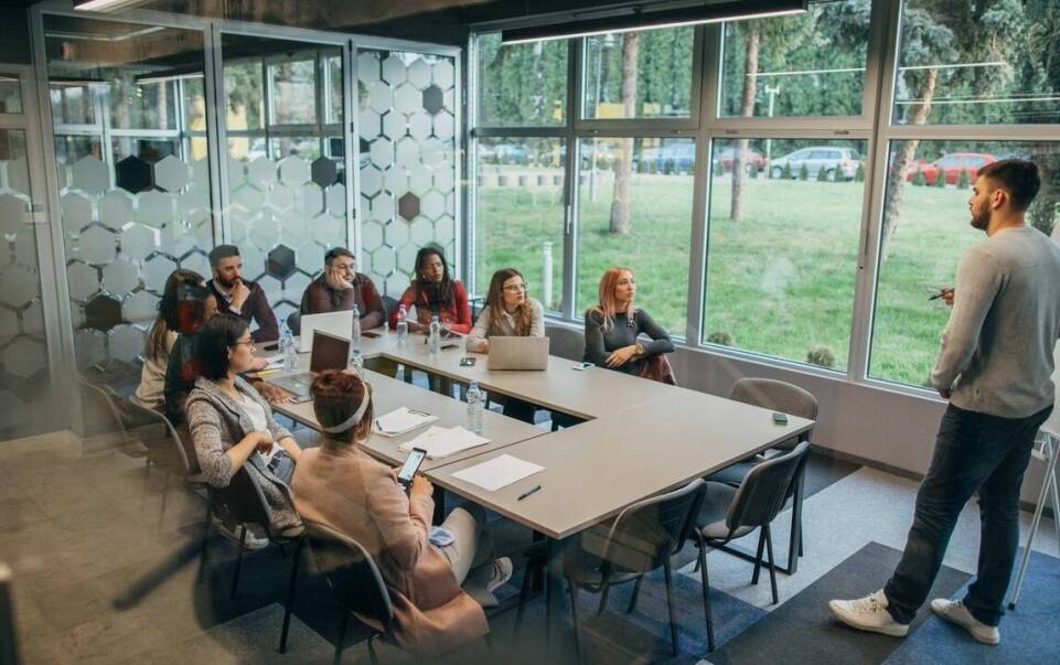 Na czym polega zarządzanie wspólnotami? Praktyczne aspekty