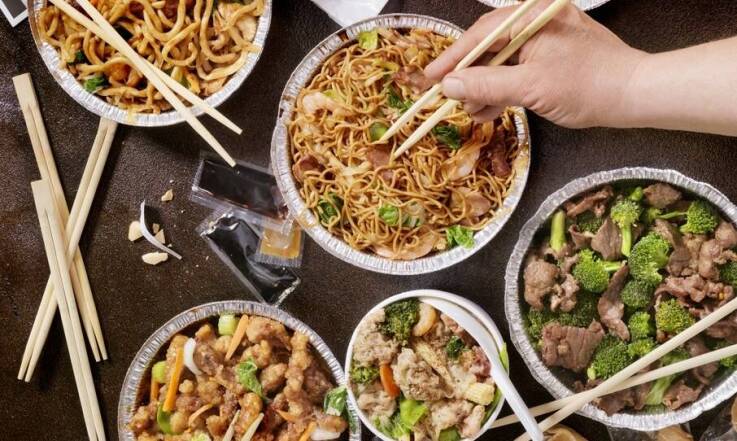 Smak orientu w Twoim domu: jak zamówić azjatyckie specjały z dowozem?