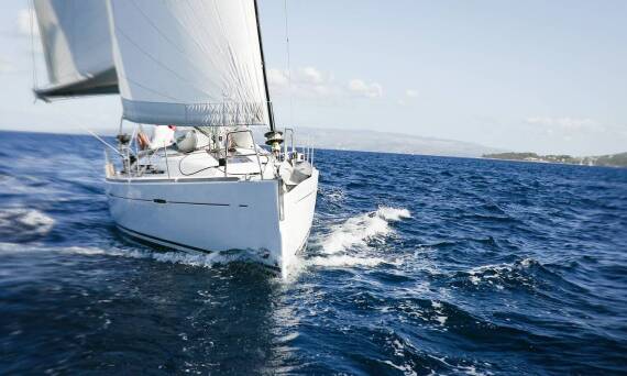 Wiedza o żeglarstwie i warsztaty na pokładzie podczas rejsów na Bałtyku