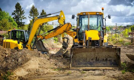 Koparka w akcji – zastosowania i możliwości w pracach ziemnych
