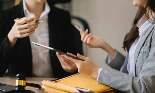 Jak kancelaria prawnego radcy wspiera cudzoziemców w uzyskaniu zezwoleń na pobyt?