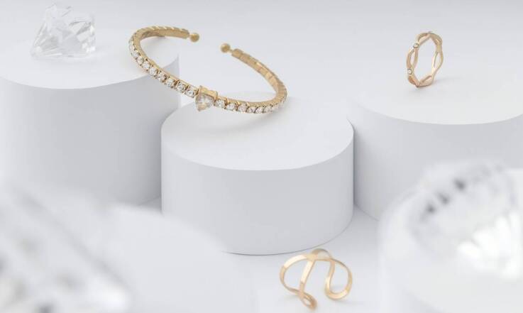 Jak łączyć zegarki z biżuterią?