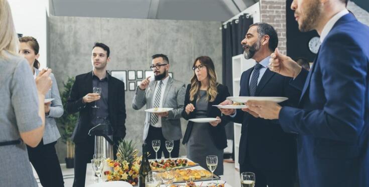 Dlaczego warto wybrać catering na imprezy firmowe z Chełma