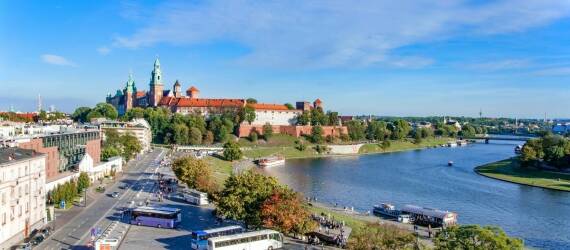 Jakie atrakcje oferują rejsy wycieczkowym statkiem z Polski?