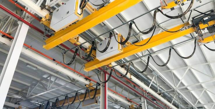 Jakie są kluczowe różnice między łańcuchowym wciągnikiem a innymi urządzeniami podnoszącymi?