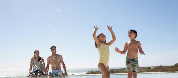 Tętniące życiem wakacje: Hotel z basenem i atrakcjami dla dzieci