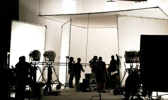 Rola oświetlenia w warszawskim studiu filmowym – jak wpływa na jakość ujęć?