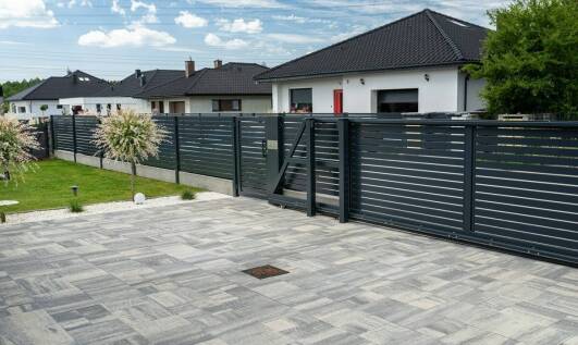 Wybór idealnej wjazdowej bramy do Twojego domu