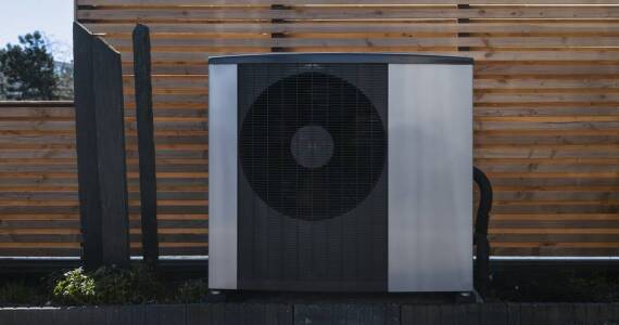 Pompy ciepła w ekologicznym budownictwie: jak wspierają zrównoważony rozwój?
