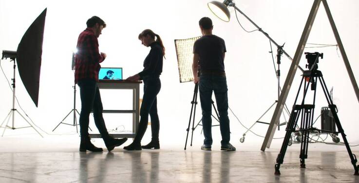 Jak kamerowy prompter wpływa na jakość telewizyjnych nagrań?
