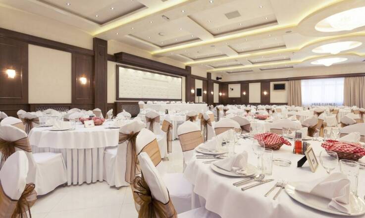 Studniówki w eleganckim stylu: przestrzeń dla 200 osób