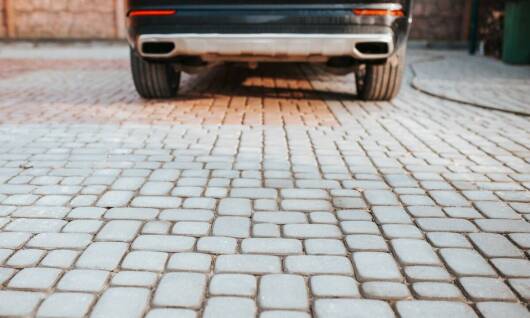 Przewaga granitowej kostki w projektach brukarskich