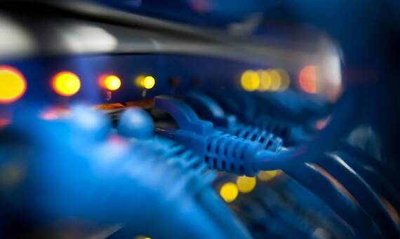 Wydajność i stabilność działania: kluczowe elementy komputerowych sieci