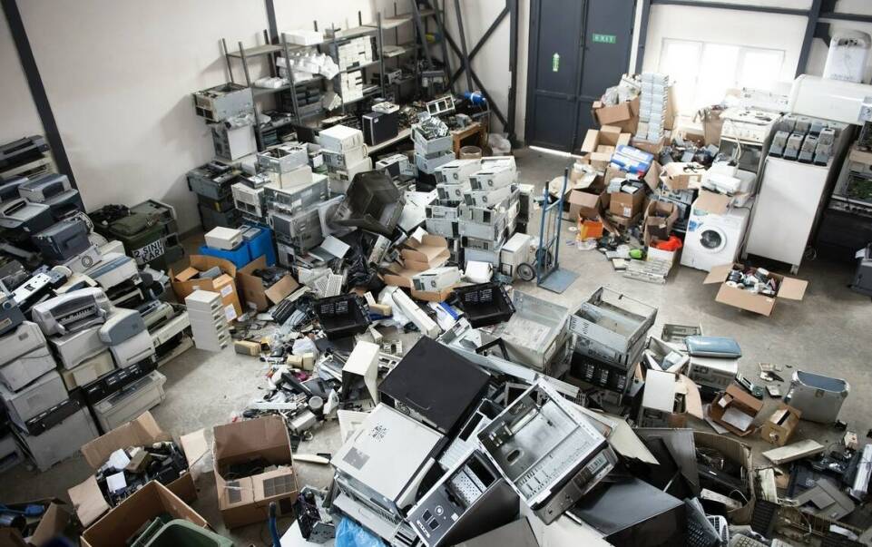 Profesjonalne opróżnianie piwnic i strychów – poradnik