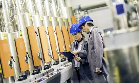 Zastosowanie profesjonalnej chemii w zakładach produkcyjnych – kluczowe korzyści