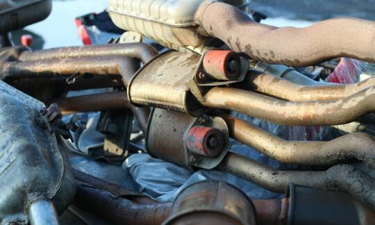 Jakie materiały są używane do dorabiania samochodowych tłumików?