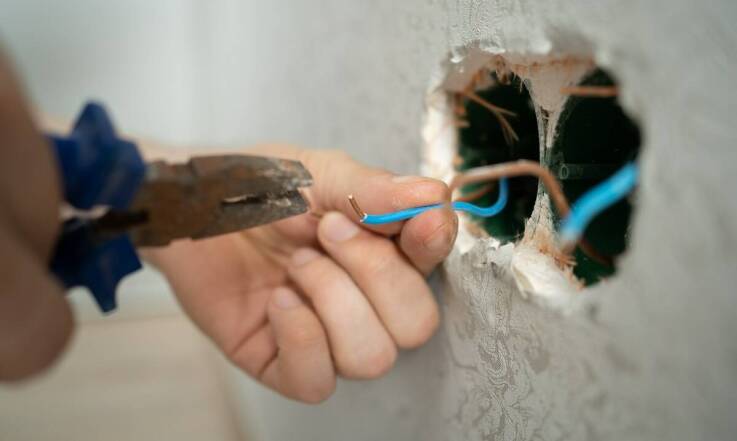 Jakie są korzyści z modernizacji elektrycznych instalacji w starszych obiektach?