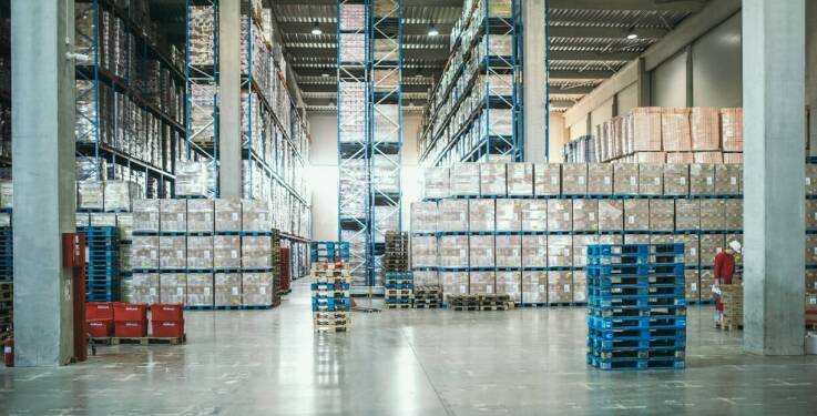 Implementacja jednokierunkowych dróg a bezpieczeństwo pracy w magazynie