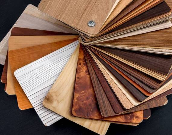 Wybór odpowiednich materiałów do renowacji drewnianych podłóg – co warto wiedzieć?