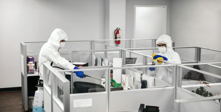 Kluczowe aspekty przy wyborze firmy do sprzątania biurowych dużych powierzchni