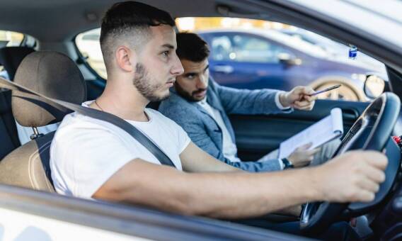 Jakie znaczenie ma atmosfera w trakcie nauki jazdy?