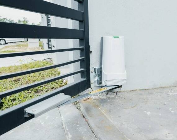 Jakie napędy do bram sprawdzą się w warunkach ekstremalnych atmosferycznych?