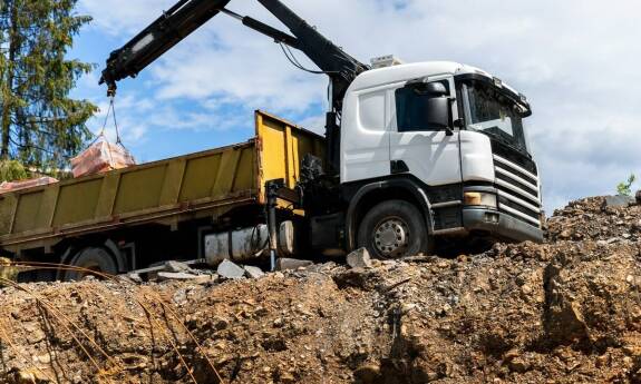 Przewóz wielkogabarytowych towarów: jak HDS w Krakowie ułatwia ten proces?