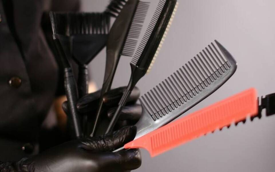 Stylizacja fryzur - jak wybrać fryzurę, która podkreśli indywidualny styl?