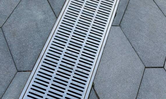 Jak różna przepustowość liniowych odwodnień pozwala na ich wszechstronne zastosowanie?