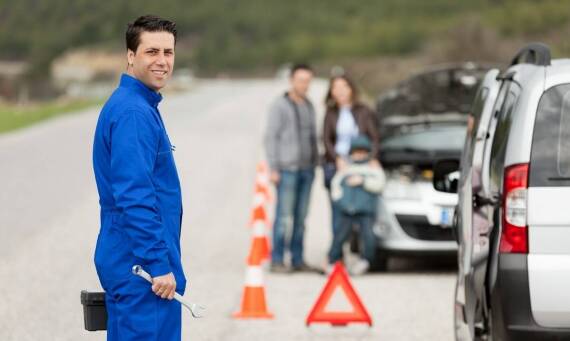 Jak pomoc drogowa w Legnicy radzi sobie z wymianą opon na trasie?