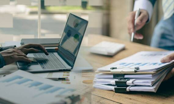 Obsługa dokumentów ZUS - kluczowe korzyści ze współpracy z księgową dla firm