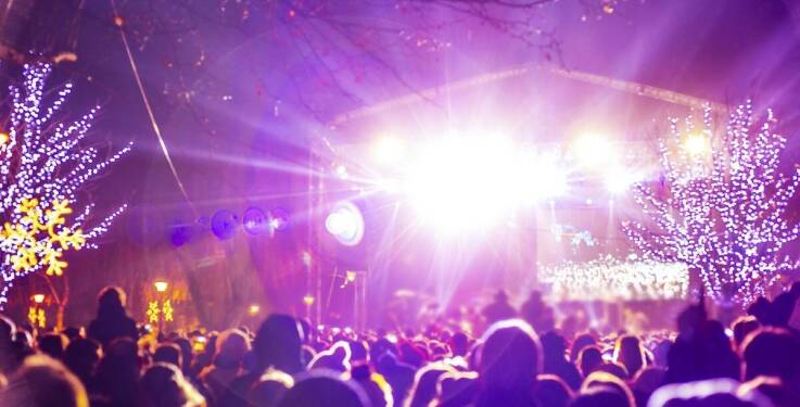 Jak wynajem nagłośnienia wpływa na jakość plenerowej imprezy?