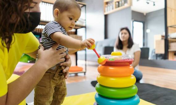 Wczesne wspomaganie rozwoju: jak poradnia psychologiczno-pedagogiczna może pomóc twojemu dziecku?