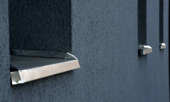 Jakie zalety mają stalowe parapety?