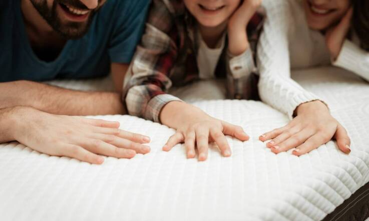 Jakie są kluczowe zalety bezpieczeństwa dziecięcych materacy do łóżka?