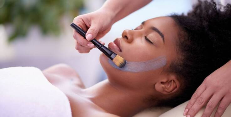 Igłowa mezoterapia w salonie kosmetycznym – jak poprawia kondycję skóry?